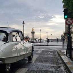 Cap Adrénaline Tour en citroen DS oldtimer sur la ville de Paris