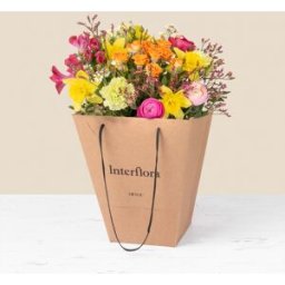 Câline et son sac cadeau offert - Livraison de fleurs - Interflora