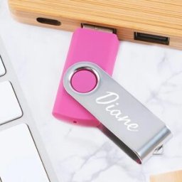 Ocadeau Clé USB rose gravée