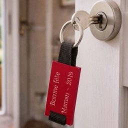 Ocadeau Porte clé métal rouge gravé