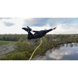 Cap Adrénaline Saut à l'Élastique près de Pau - Saut avec touché d'eau à Arudy