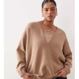 Asos Curve ASOS DESIGN Curve - Pull à col V et empiècement en dentelle - Camel-Gris 2XL