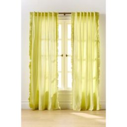 Rideau à volants en coton seersucker en Yellow taille: 50" x 108" chez Anthropologie