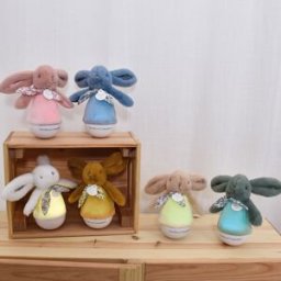 Doudou et Compagnie Veilleuse musicale culbuto vert sauge Lapin Doudou (24 cm)