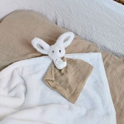 Doudou et Compagnie Coffret plaid et doudou Lapin Happy Wild