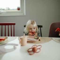 Mushie Set de table en silicone Rocket