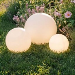 Lindby Lampes solaires LED Lago, set de 3 boules, piquet terre, blanc Lago, blanc, Matière Plastique, Moderne, Lampe solaire