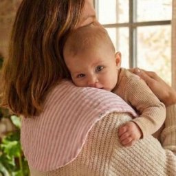 BB & Co Bavoir 2 en 1 (poncho et épaule) gaze de coton bambou rayé vieux rose