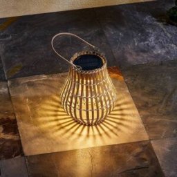 Lindby luminaire de terrasse LED solaire Amaria, bambou, Ø 18 cm Amaria Lindby, dimmable, bois clair, Bambou, Maison de campagne / Rustique