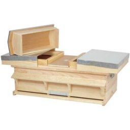 Apiculture.net - Matériel apicole français Ruche chalet d'élevage Dadant avec 3 compartiments