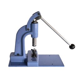 Presse à oeillets M58