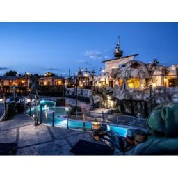 SBX Séjour en famille en hôtel 4* avec nuit en suite, jeux et accès au parc aquatique Pirates World