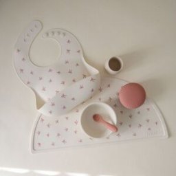 Mushie Set de table en silicone Bows