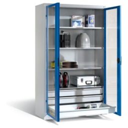C + P Möbelsysteme Armoire à outils C+P, portes battantes à fenêtre transparente, 4 tablettes, 3 tiroirs, H1950xL1200xP500mm Façade bleu clair Corps gris clair ; C + P M (8931-553 S10090)