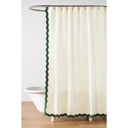 Rideau de douche en coton festonné Maeve en Green chez Anthropologie