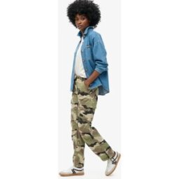 Superdry Femme, Pantalon Imprimé Camouflage Cargo Droit Taille Basse, Kaki, Taille: 38