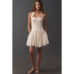 Mini-robe à col licou en dentelle à taille basse Maeve en White taille: M chez Anthropologie