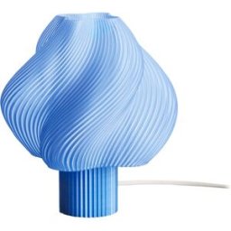 CRÈME ATELIER - Lampe de table Soft Serve - Bleu - PLA recyclé - Designer Crème Atelier