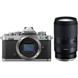 Nikon Z fc + Tamron 18-300mm f3,5-6,3 Di III -A nach 50 EUR Promotion « Remise immédiate » sur les zooms haut de gamme Tamron