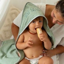 Trois Kilos Sept Cape de bain + gant Mini nous Sauge (70 x 70 cm)