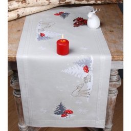 Chemin de table à broder ""faon sous la neige