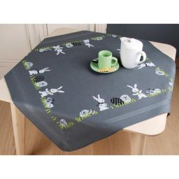 Nappe à broder ""lapins de Pâques modernes