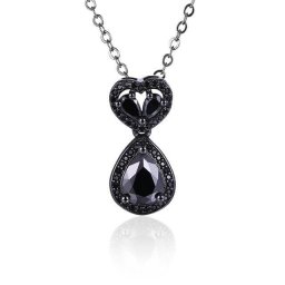 Különleges, fekete bevonatú kristályos medál, nyakláncon