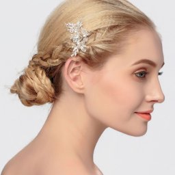 Kristálygyöngyös, romantikus esküvői hajfésű