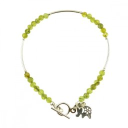 Különleges Peridot karkötő elefánt charm-al