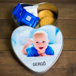 Szív alakú fényképes fémdoboz