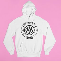 Egy igazi férfi Volkswagent vezet pulóver