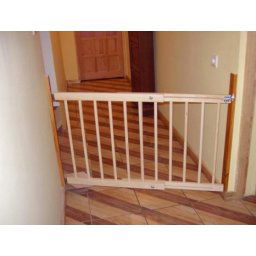 Biztonsági gyerek korlát, állítható - több méretben Korlát magassága: 82 cm, Korlát szélessége: 102-160 cm