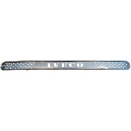 Iveco inox díszrács a szélvédő aljára KISFÜLKE