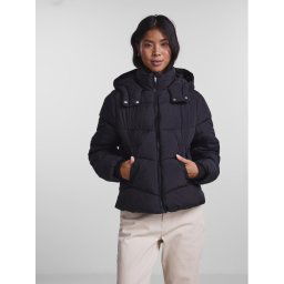 Pieces Pehelykabát Jamilla 17126620 Fekete Regular Fit