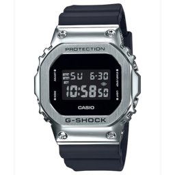 Casio GM-5600-1ER karóra (kifutó)