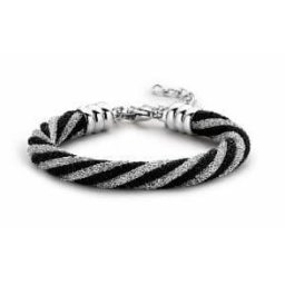 Victoria Fekete, fehér karkötő