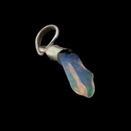 Természetes, nyers nemesopál medál