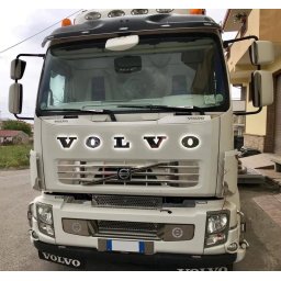VOLVO inox felirat HÁTTÉRVILÁGÍTÁSSAL Fehér