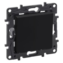 Legrand 863509 Niloé Step egypólusú nyomó, 6A, fekete