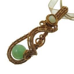 Krizopráz és opál drótékszer medál