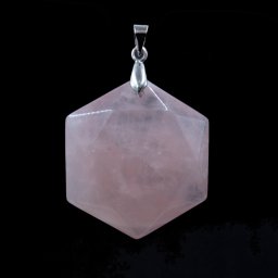 Fazettált hexagon rózsakvarc medál