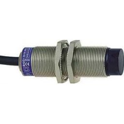 Induktív közelítésérzékelő 8mm Un=24/240V AC/24-210V DC