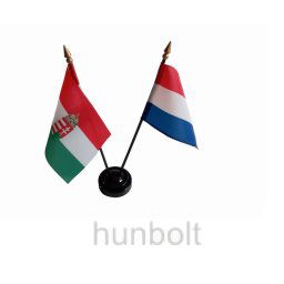 Nemzeti címeres és Holland zászlók asztali tartóval