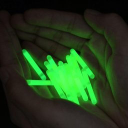 20 db vilgt fnyplcika jszakai horgszathoz - nvelje a fogst a fluoreszkl fnyplcikkkal