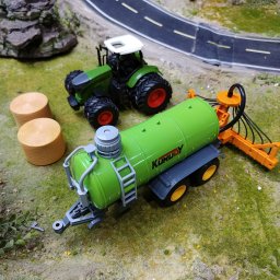 Zld Gazdlkod Traktor Nyomsos ntzkannval