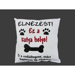Díszpárna Ez a kutya helye 28cm - Tréfás Díszpárna