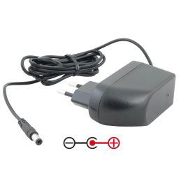 AVACOM univerzális hálózati adapter 12V 2A 24W csatlakozó 5, 5mm x 2, 5mm és pólus középen