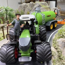 Traktor és Vízpermetező Játékkészlet
