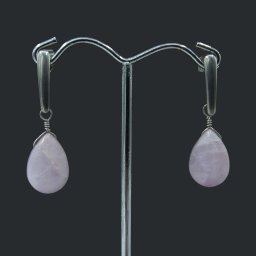 Kunzit cseppfülbevaló