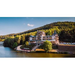 Luxuskikapcsolódás! 4 nap / 3 éjszaka 2 fő részére reggelivel Csehország fürdővárosában, Karlovy Vary- Retro Riverside Wellness Resort​